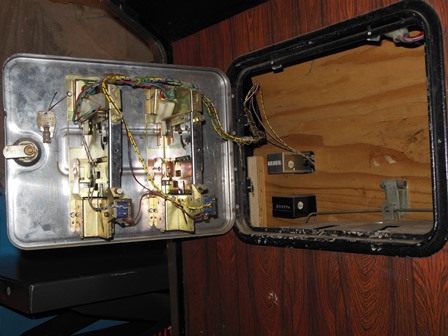 Zaccaria woodgrain interior - coin door