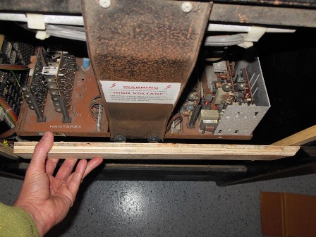 Monitor chassis overhang