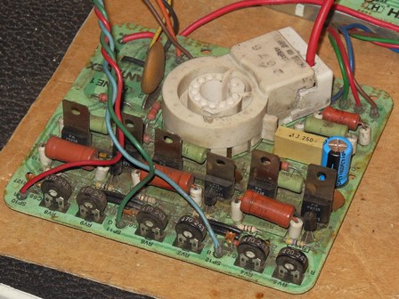 MTC-900E colour adjustment pots