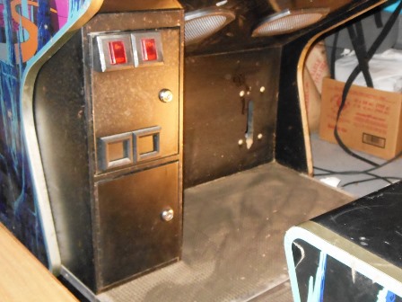 Cash box door, fitted