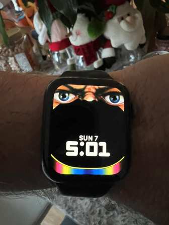 Zaccaria Eyes monitor glass wallpaper on an Apple watch