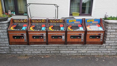 Row of Zaccaria mini bar top cabinets